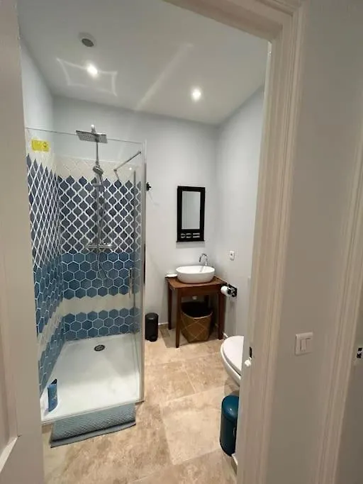 Rossetti Rosa Vieux Nice 2 Bed 0*,